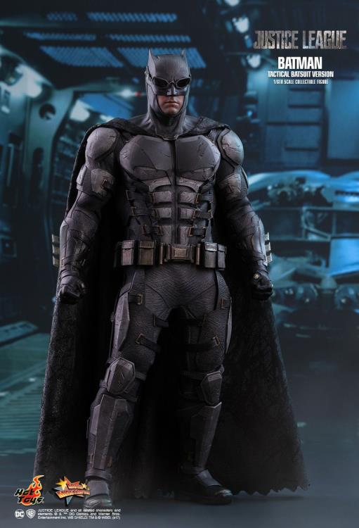 Justice League MMS432 Batman (Tactical Batsuit Ver.) 1/6th Scale Collectible Figure Gallery Image 3