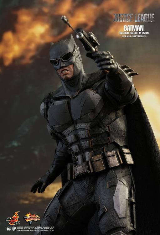 Justice League MMS432 Batman (Tactical Batsuit Ver.) 1/6th Scale Collectible Figure Gallery Image 6