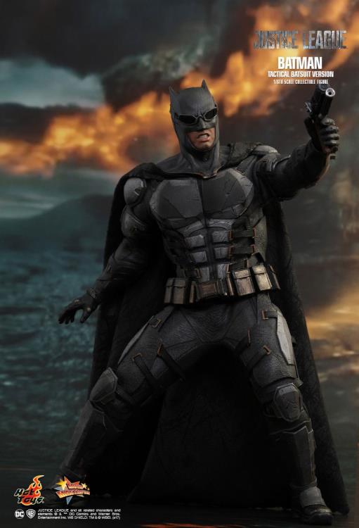 Justice League MMS432 Batman (Tactical Batsuit Ver.) 1/6th Scale Collectible Figure Gallery Image 4