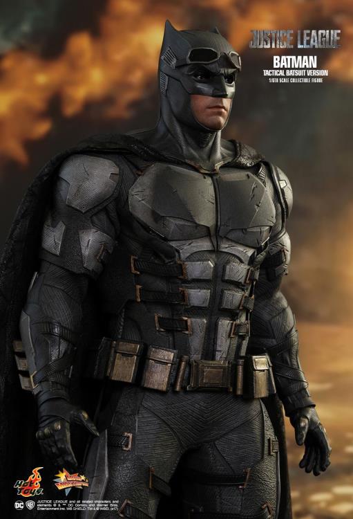 Justice League MMS432 Batman (Tactical Batsuit Ver.) 1/6th Scale Collectible Figure Gallery Image 7