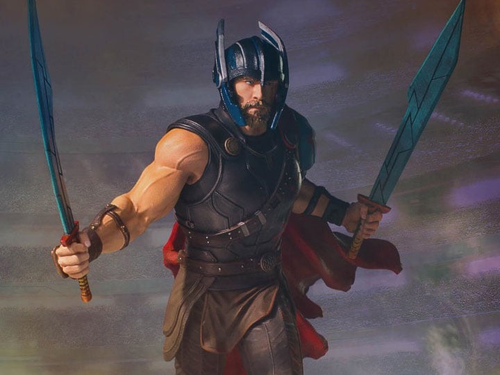 Thor: Ragnarok Collector's Gallery Thor Statue Gallery Image 1