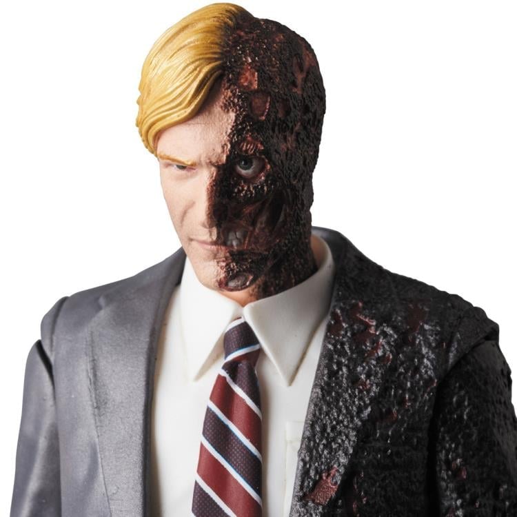 The Dark Knight MAFEX No.054 Harvey Dent Action Figure Gallery Image 8