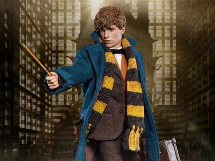 Fantastic Beasts and Where to Find Them Newt Scamander 1/6 Scale Collectible Figure Gallery Image 1