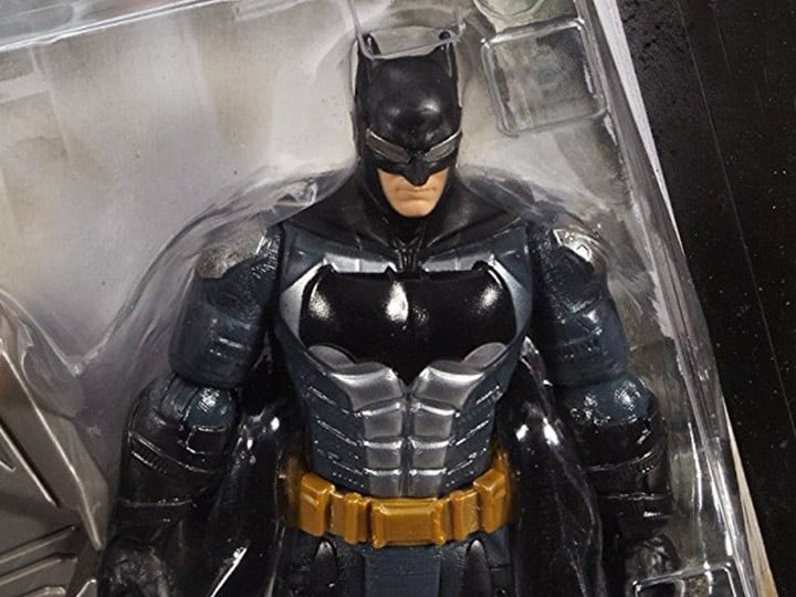 Justice League Batman (Tactical Armor) Basic Figure Gallery Image 1