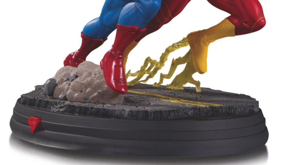 DC Gallery Superman Vs. The Flash Racing Limited Edition Statue Gallery Image 5