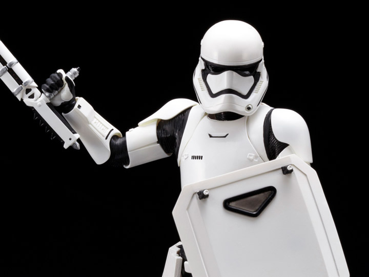 Star Wars ArtFX+ Stormtrooper FN-2199 (The Force Awakens) Statue Gallery Image 1