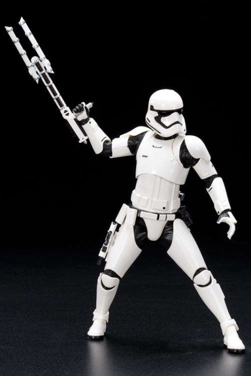 Star Wars ArtFX+ Stormtrooper FN-2199 (The Force Awakens) Statue Gallery Image 9