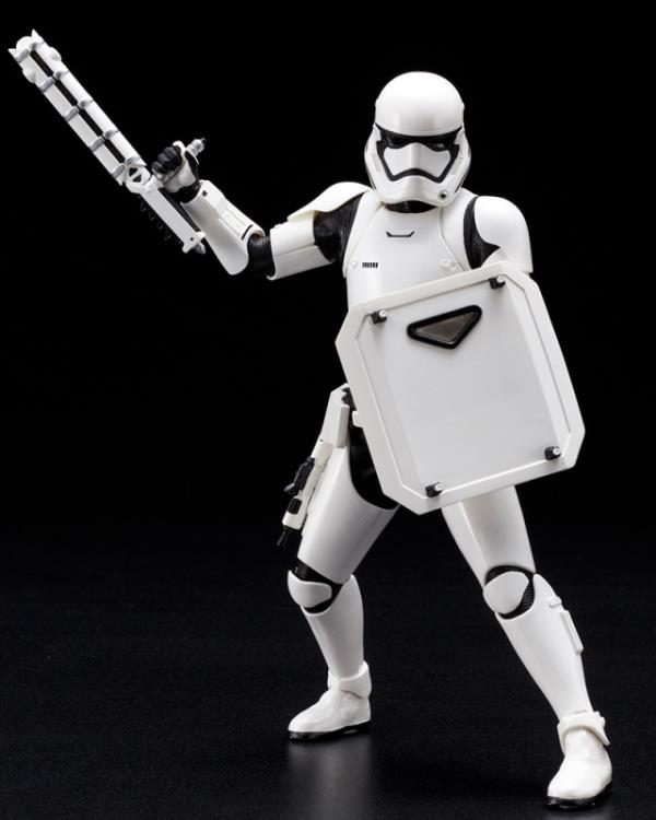 Star Wars ArtFX+ Stormtrooper FN-2199 (The Force Awakens) Statue Gallery Image 3