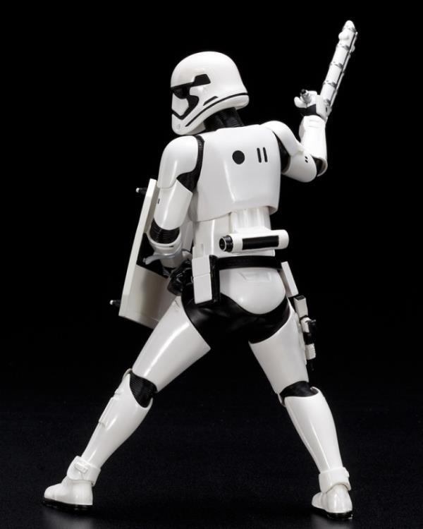 Star Wars ArtFX+ Stormtrooper FN-2199 (The Force Awakens) Statue Gallery Image 5