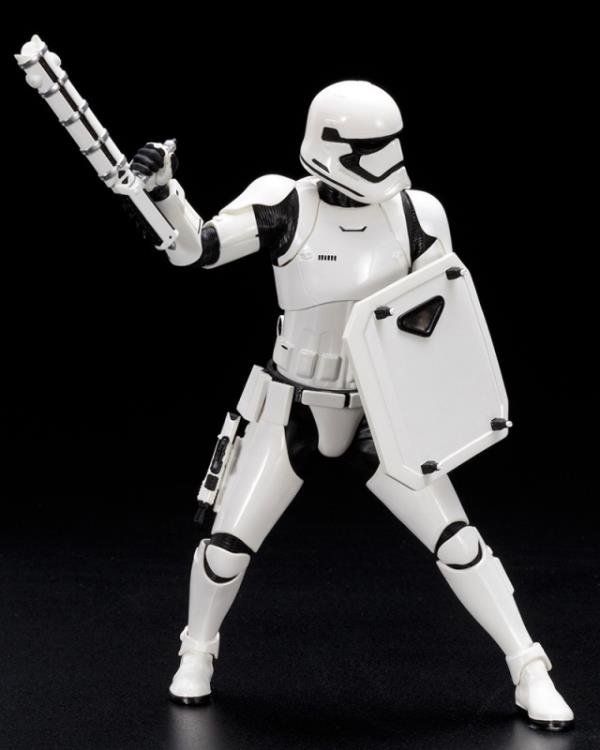 Star Wars ArtFX+ Stormtrooper FN-2199 (The Force Awakens) Statue Gallery Image 4