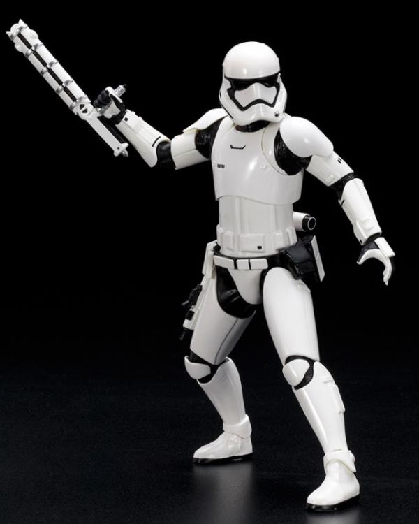Star Wars ArtFX+ Stormtrooper FN-2199 (The Force Awakens) Statue Gallery Image 6
