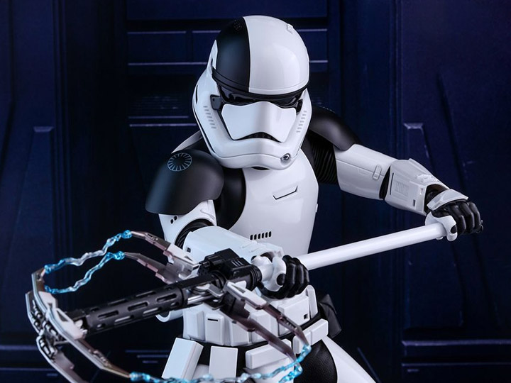 Star Wars: The Last Jedi MMS428 Executioner Trooper 1/6th Scale Collectible Figure Gallery Image 1