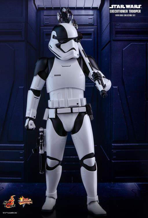 Star Wars: The Last Jedi MMS428 Executioner Trooper 1/6th Scale Collectible Figure Gallery Image 3