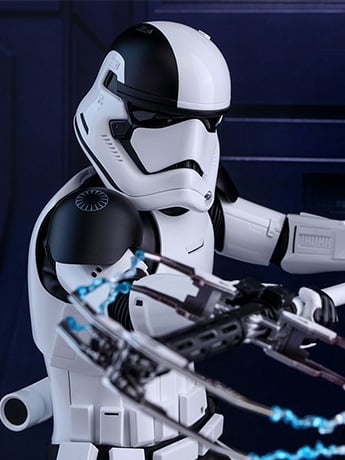 Star Wars: The Last Jedi MMS428 Executioner Trooper 1/6th Scale Collectible Figure Gallery Image 2
