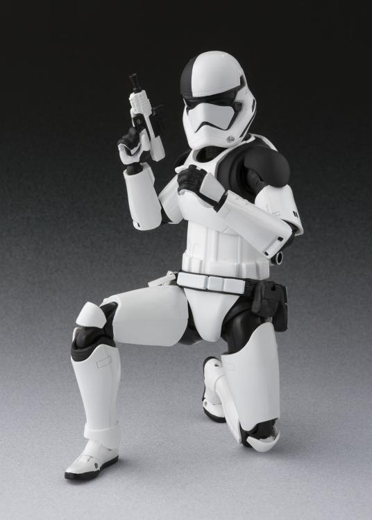 Star Wars S.H.Figuarts Executioner Trooper (The Last Jedi) Gallery Image 6