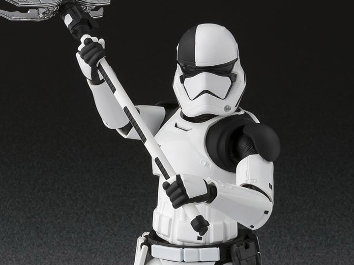 Star Wars S.H.Figuarts Executioner Trooper (The Last Jedi) Gallery Image 1