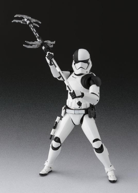 Star Wars S.H.Figuarts Executioner Trooper (The Last Jedi) Gallery Image 8