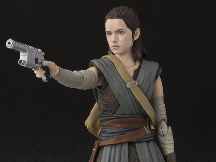 Star Wars S.H.Figuarts Rey (The Last Jedi) Gallery Image 1