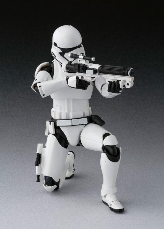 Star Wars S.H.Figuarts Captain Phasma & First Order Stormtrooper Special Set (The Last Jedi) Gallery Image 13