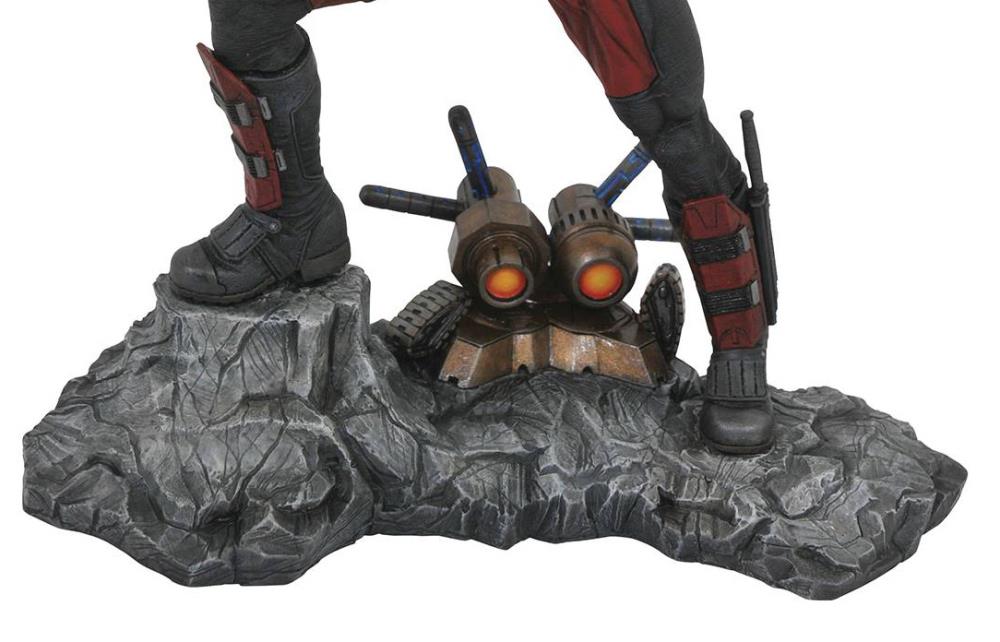 Marvel Premier Collection Deadpool Statue Gallery Image 4