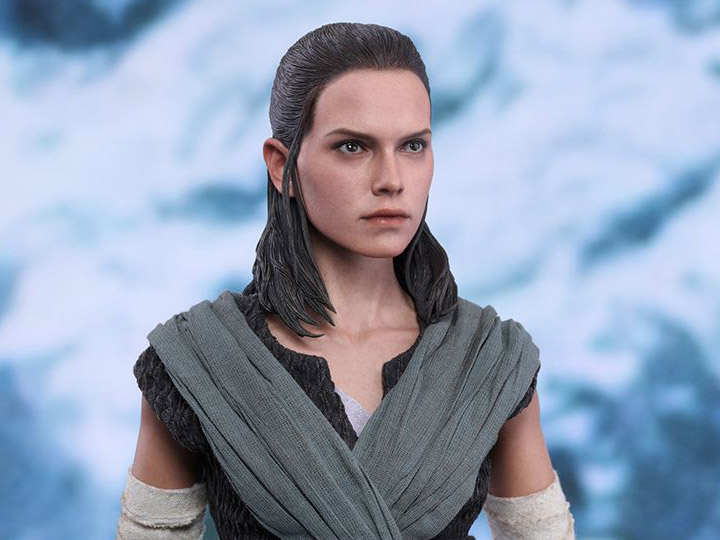 Star Wars: The Last Jedi MMS446 Rey (Jedi Training) 1/6th Scale Collectible Figure Gallery Image 1