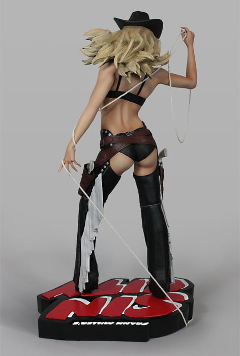 Sin City Nancy Callahan 1/4 Scale Statue Gallery Image 5