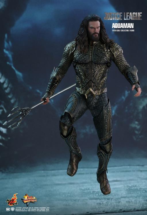 Justice League MMS447 Aquaman 1/6th Scale Collectible Figure Gallery Image 3