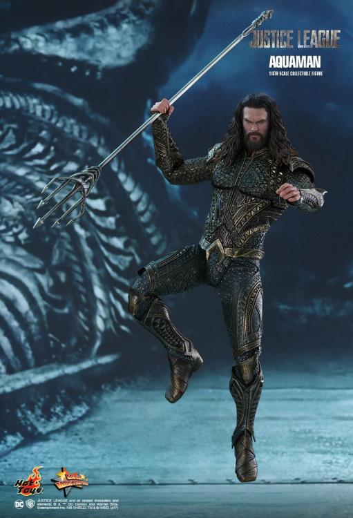 Justice League MMS447 Aquaman 1/6th Scale Collectible Figure Gallery Image 4