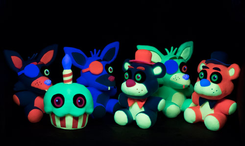 Five Nights at Freddy's Blacklight Plushies Box of 6 Gallery Image 3