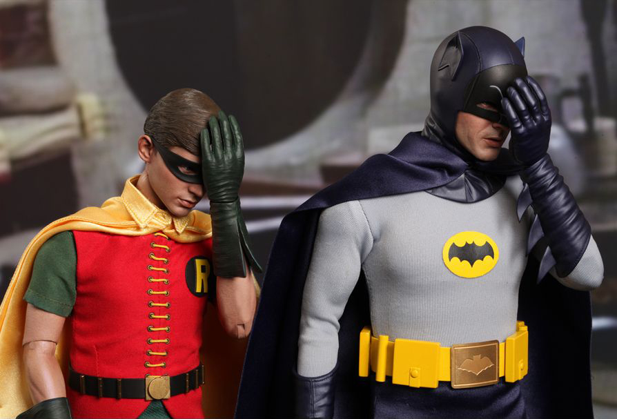 Batman (1966) MMS219 Robin 1/6th Scale Collectible Figure Gallery Image 6