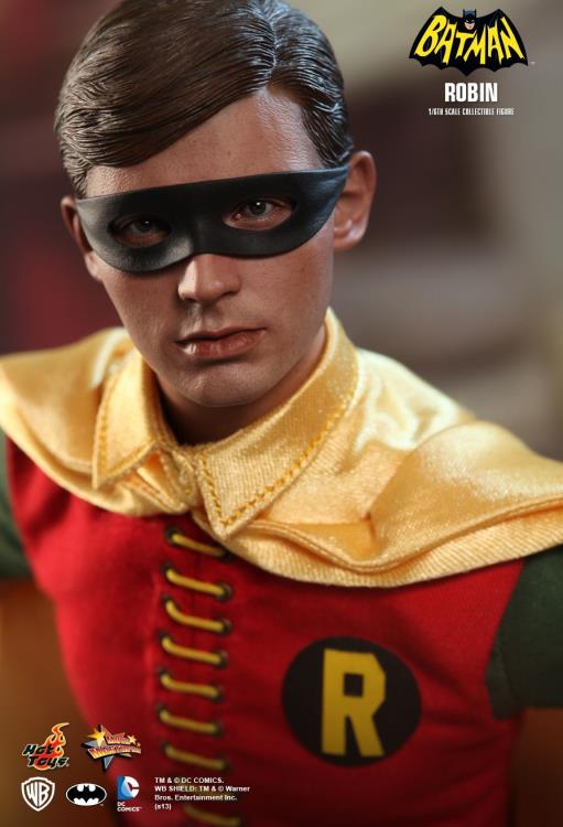 Batman (1966) MMS219 Robin 1/6th Scale Collectible Figure Gallery Image 5