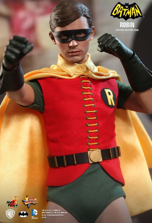 Batman (1966) MMS219 Robin 1/6th Scale Collectible Figure Gallery Image 4