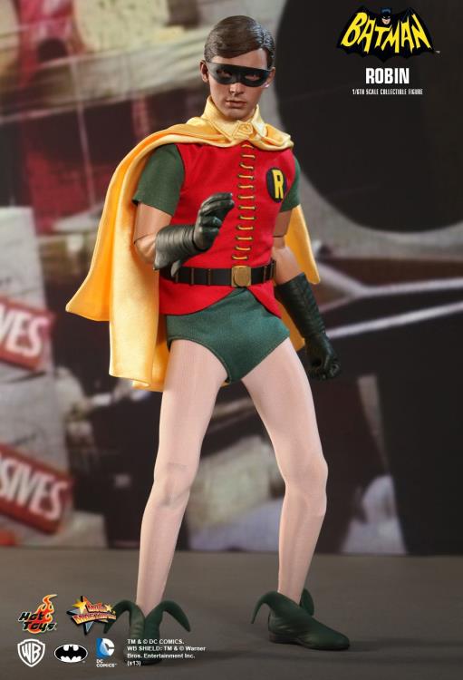 Batman (1966) MMS219 Robin 1/6th Scale Collectible Figure Gallery Image 3