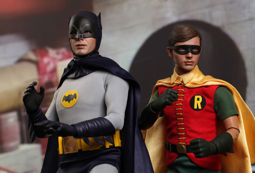 Batman (1966) MMS219 Robin 1/6th Scale Collectible Figure Gallery Image 7