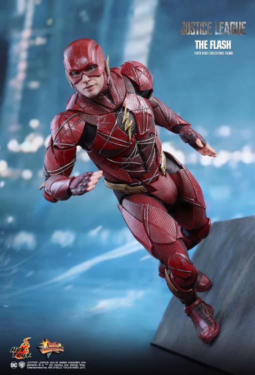 Justice League MMS448 The Flash 1/6th Scale Collectible Figure Gallery Image 4