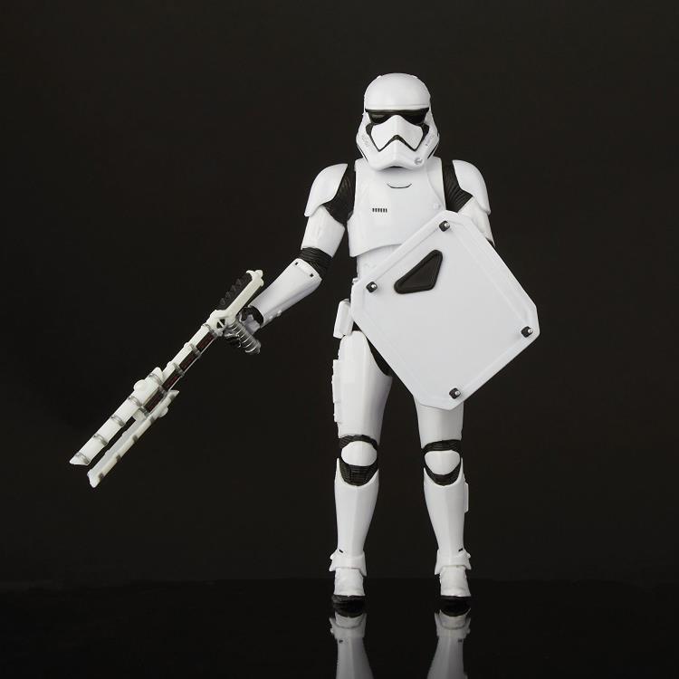 Star Wars: The Black Series 6" First Order Stormtrooper With Gear (The Last Jedi) Exclusive Gallery Image 5