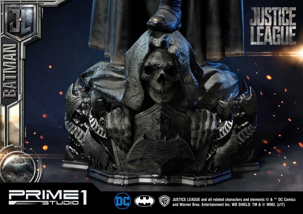 Justice League Museum Masterline Batman Statue Gallery Image 12