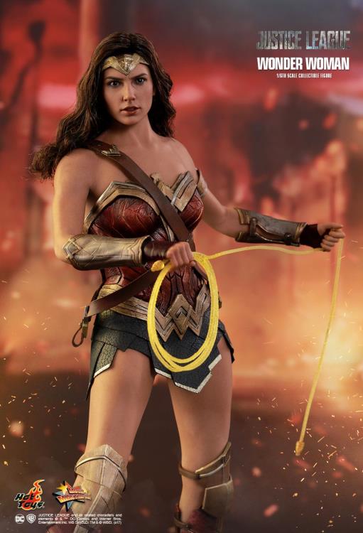 Justice League MMS450 Wonder Woman 1/6th Scale Collectible Figure Gallery Image 5