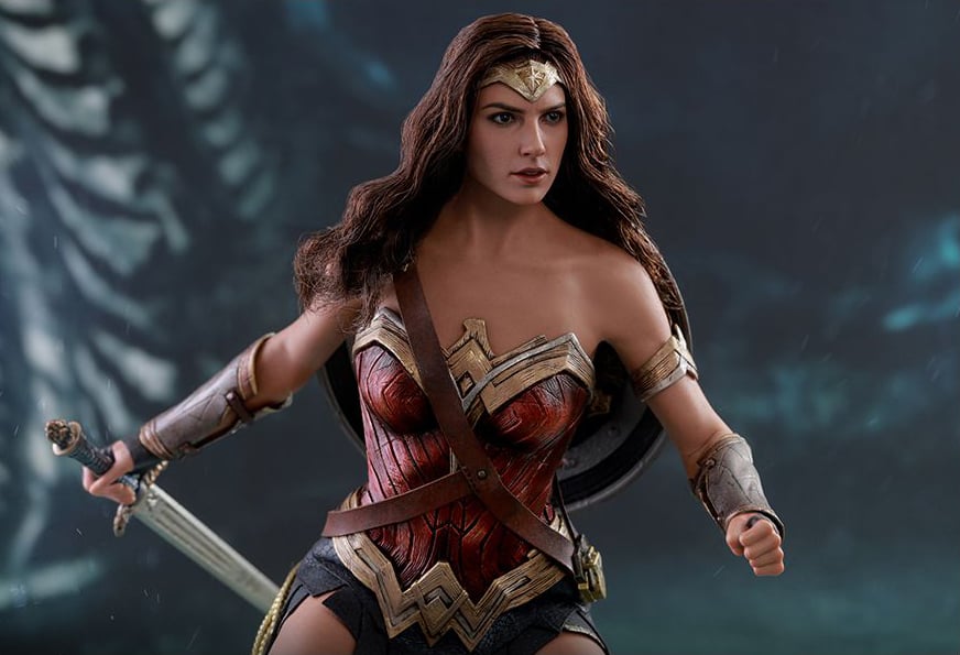 Justice League MMS450 Wonder Woman 1/6th Scale Collectible Figure Gallery Image 6