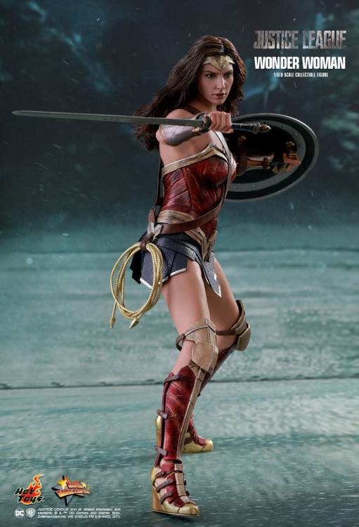 Justice League MMS450 Wonder Woman 1/6th Scale Collectible Figure Gallery Image 4