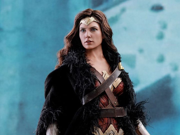 Justice League MMS451 Wonder Woman (Deluxe Ver.) 1/6th Scale Collectible Figure Gallery Image 1