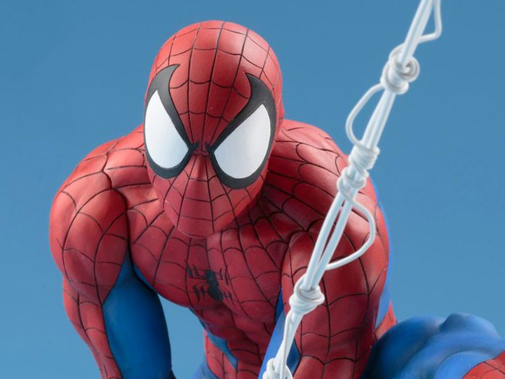 Marvel Universe ArtFX Spider-Man (Webslinger) Statue Gallery Image 1