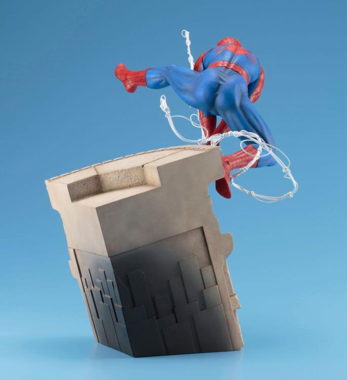 Marvel Universe ArtFX Spider-Man (Webslinger) Statue Gallery Image 6