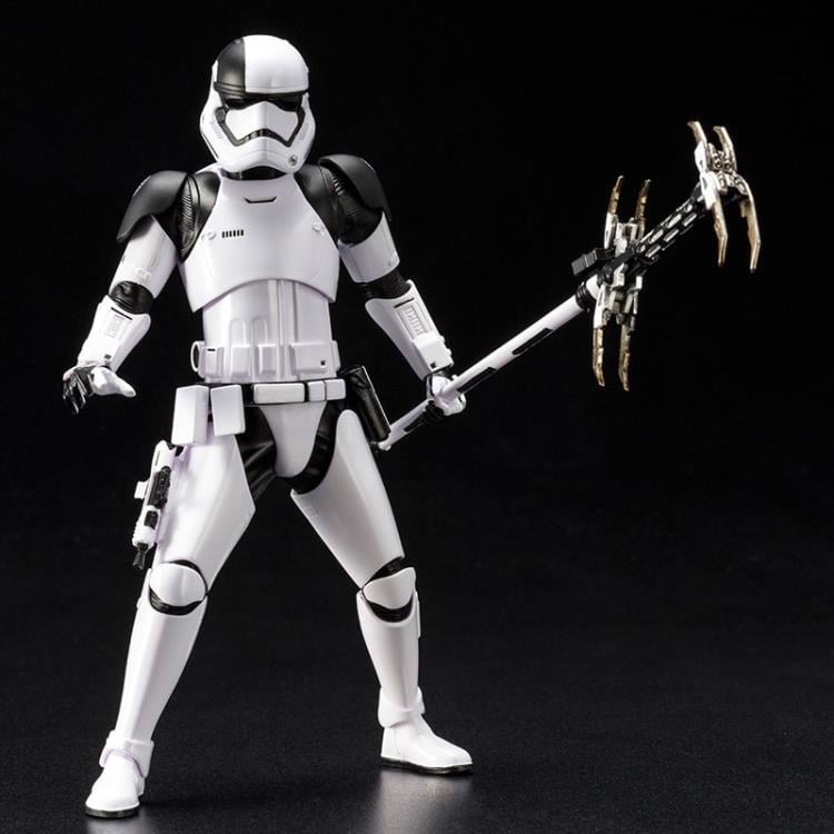 Star Wars ArtFX+ First Order Stormtrooper Executioner (The Last Jedi) Statue Gallery Image 8