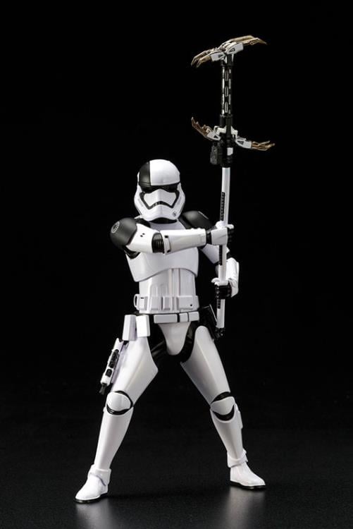 Star Wars ArtFX+ First Order Stormtrooper Executioner (The Last Jedi) Statue Gallery Image 5