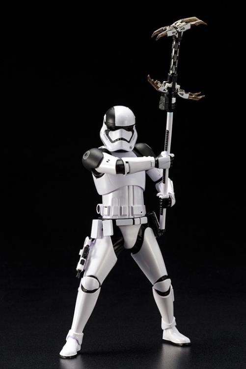 Star Wars ArtFX+ First Order Stormtrooper Executioner (The Last Jedi) Statue Gallery Image 6
