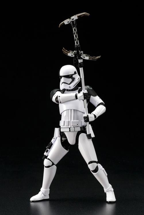 Star Wars ArtFX+ First Order Stormtrooper Executioner (The Last Jedi) Statue Gallery Image 3