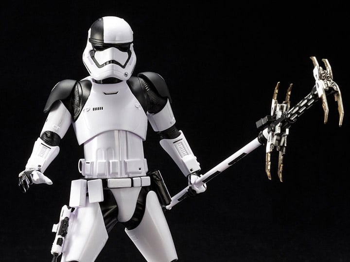 Star Wars ArtFX+ First Order Stormtrooper Executioner (The Last Jedi) Statue Gallery Image 1