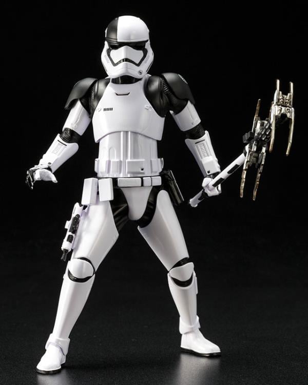 Star Wars ArtFX+ First Order Stormtrooper Executioner (The Last Jedi) Statue Gallery Image 7