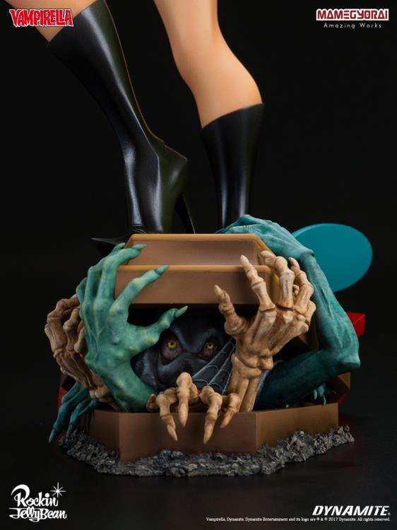 Dynamite vs. Rockin' Jelly Bean Super Mixture Model Vol.3 Vampirella Gallery Image 15